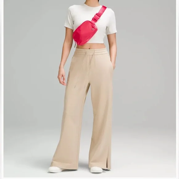 NWT Lululemon Wear Everywhere belt bag 1L Cherry Mist sold out - Picture 2 of 7